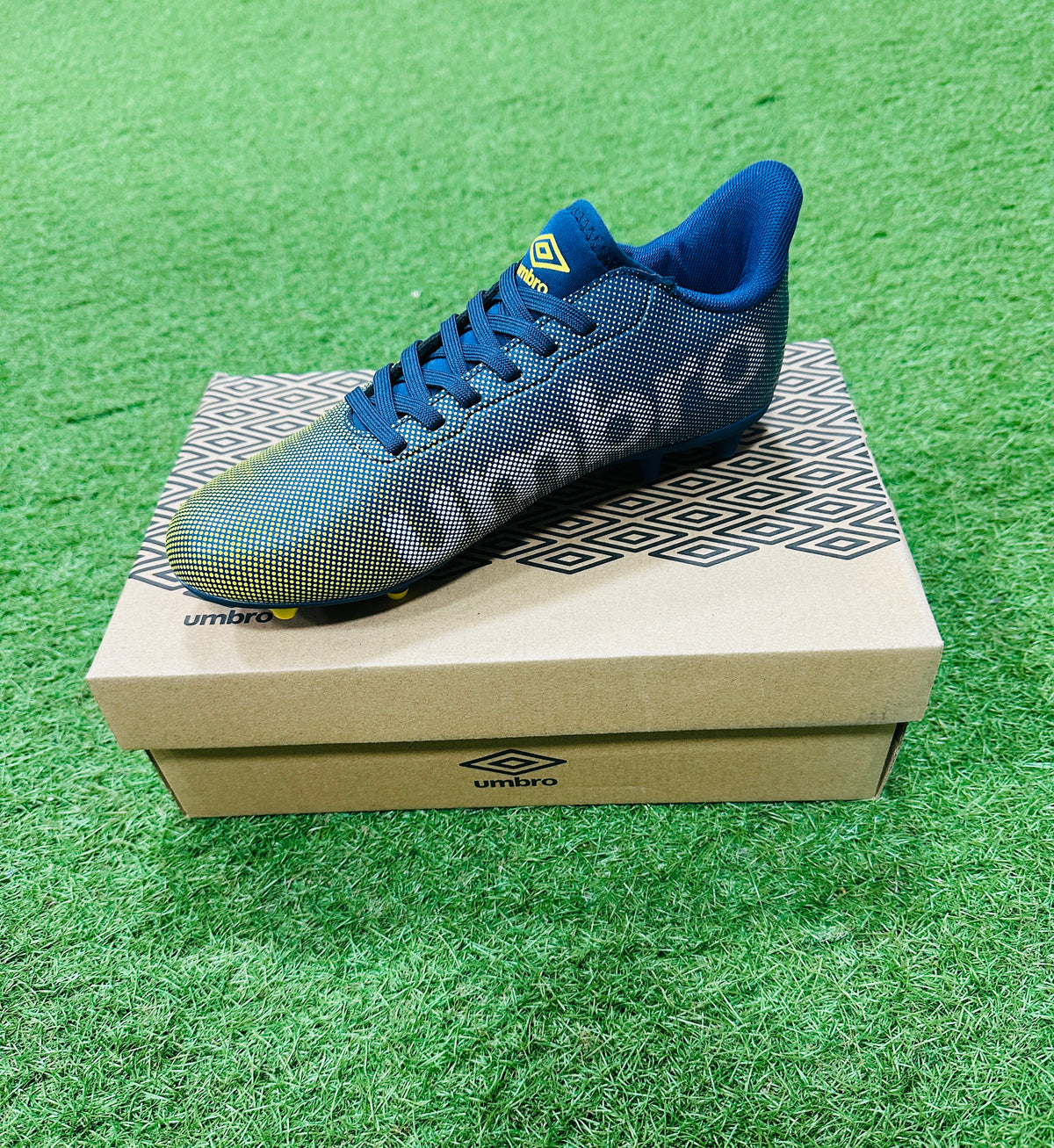 Umbro Velocita Matrix 1.0 Studs Football Junior Shoes - Blue