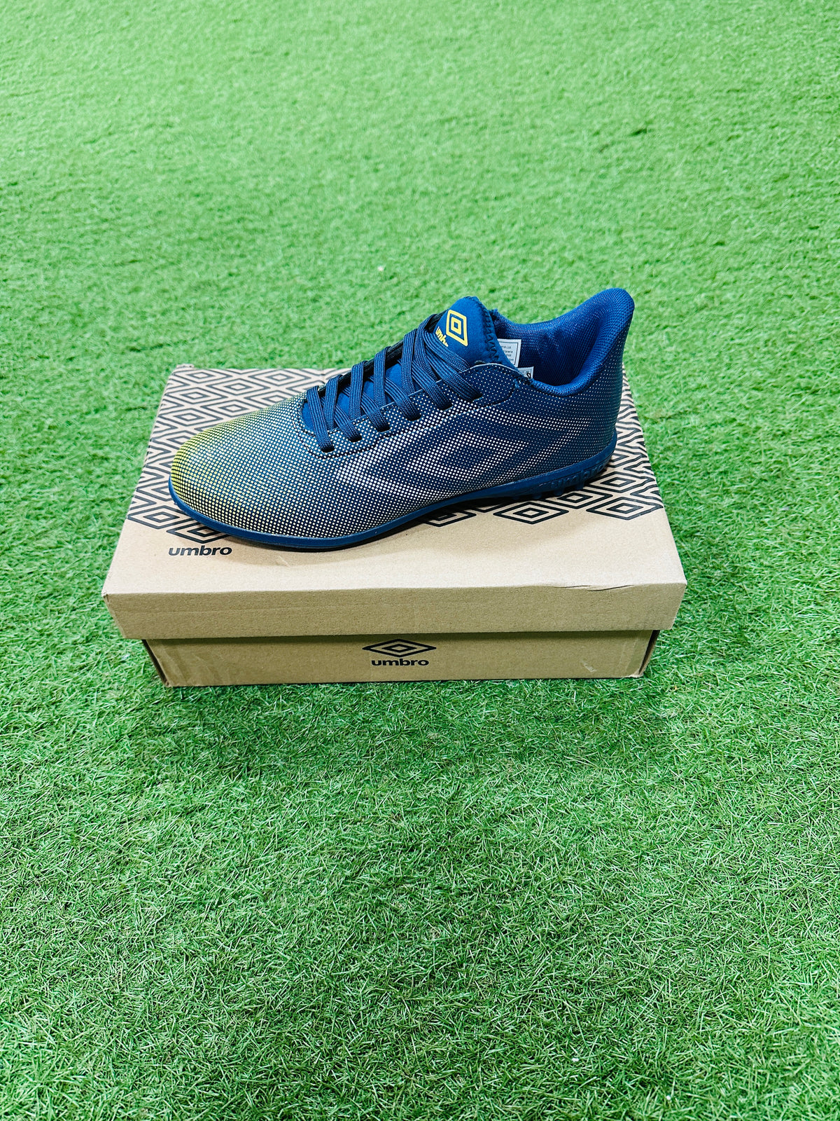 Umbro Velocita Matrix 1.0 Soft Football Junior Shoes - Blue