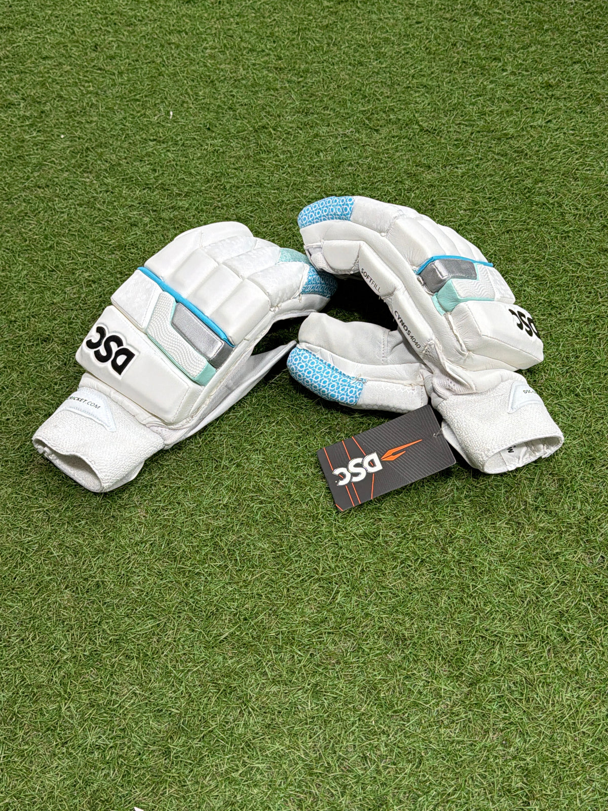 DSC Cynos 4040 Cricket Batting Gloves