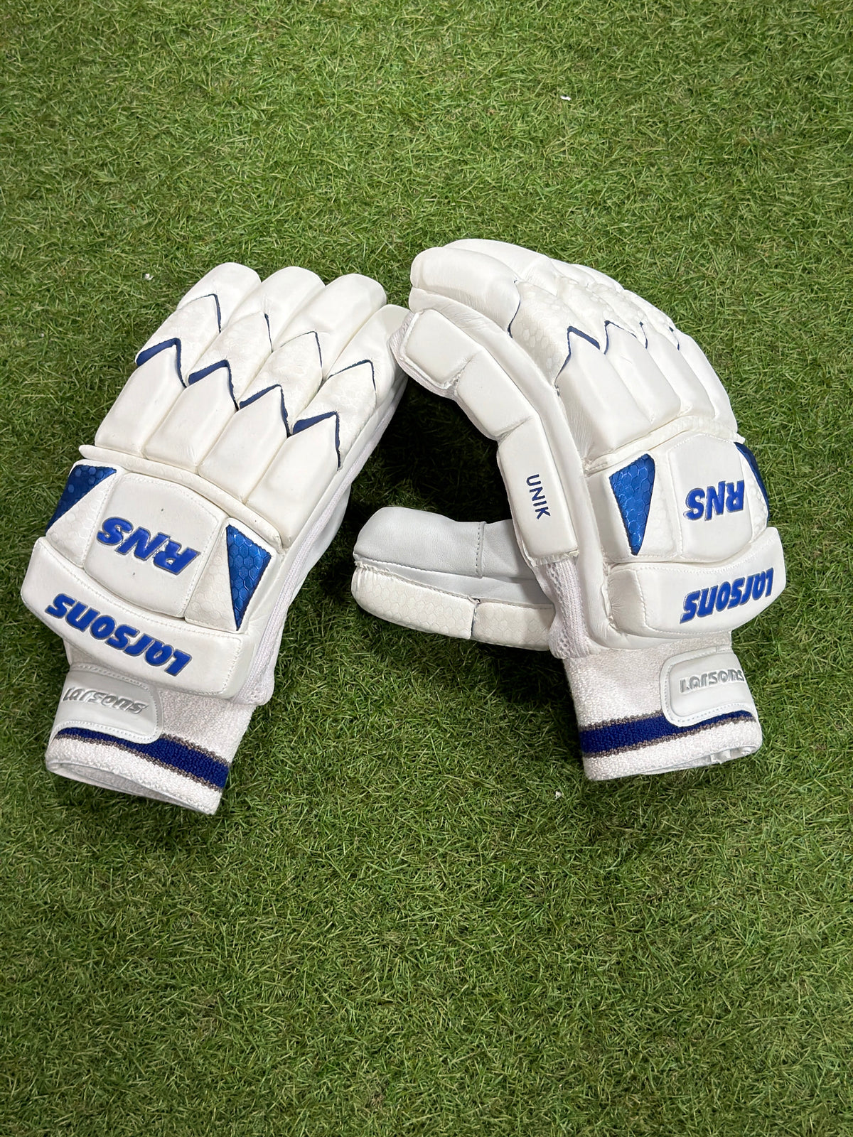 RNS LARSONS Unik Cricket Batting Gloves