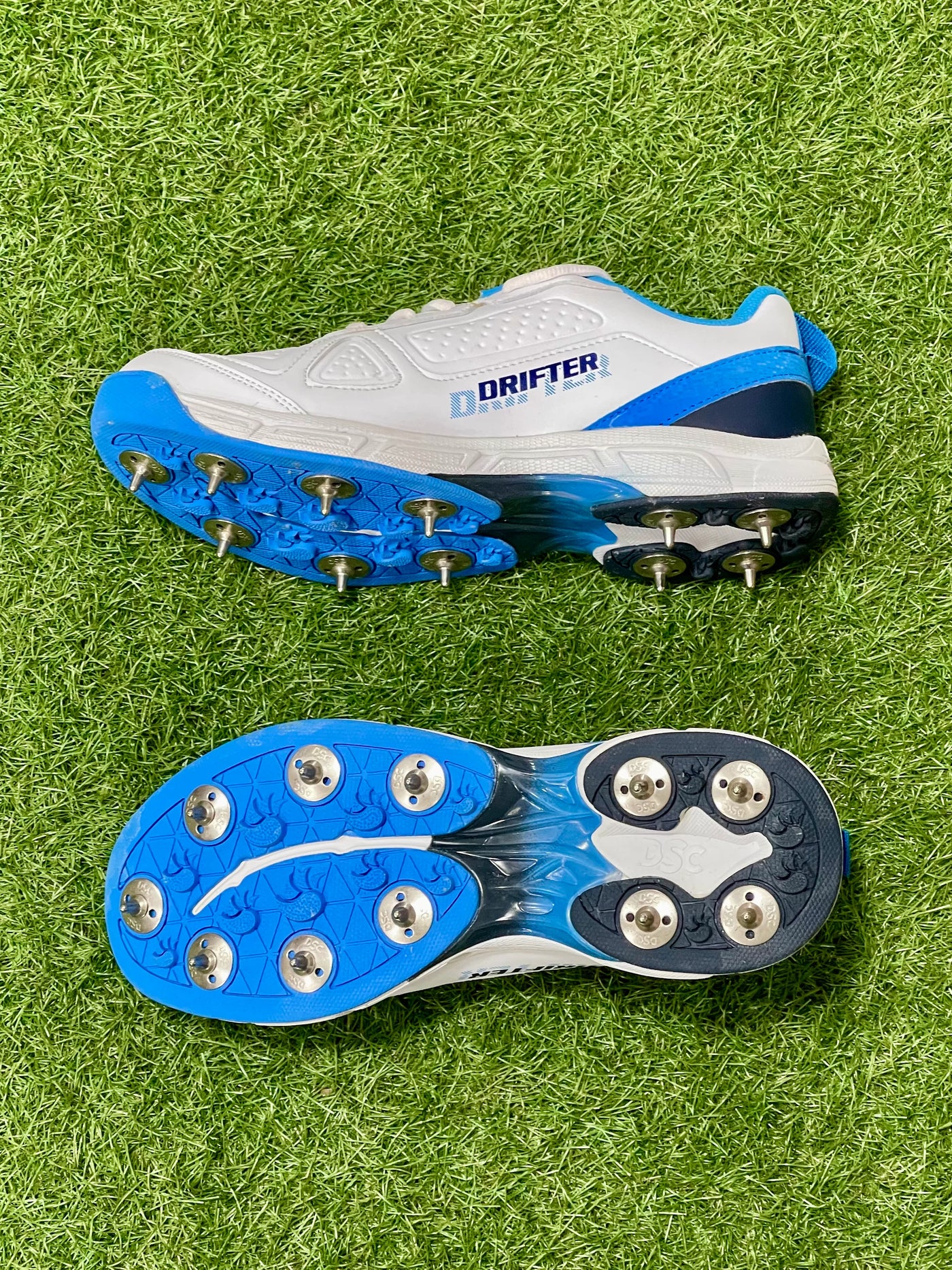 DSC Drifter Spike Cricket Shoes - White/Blue