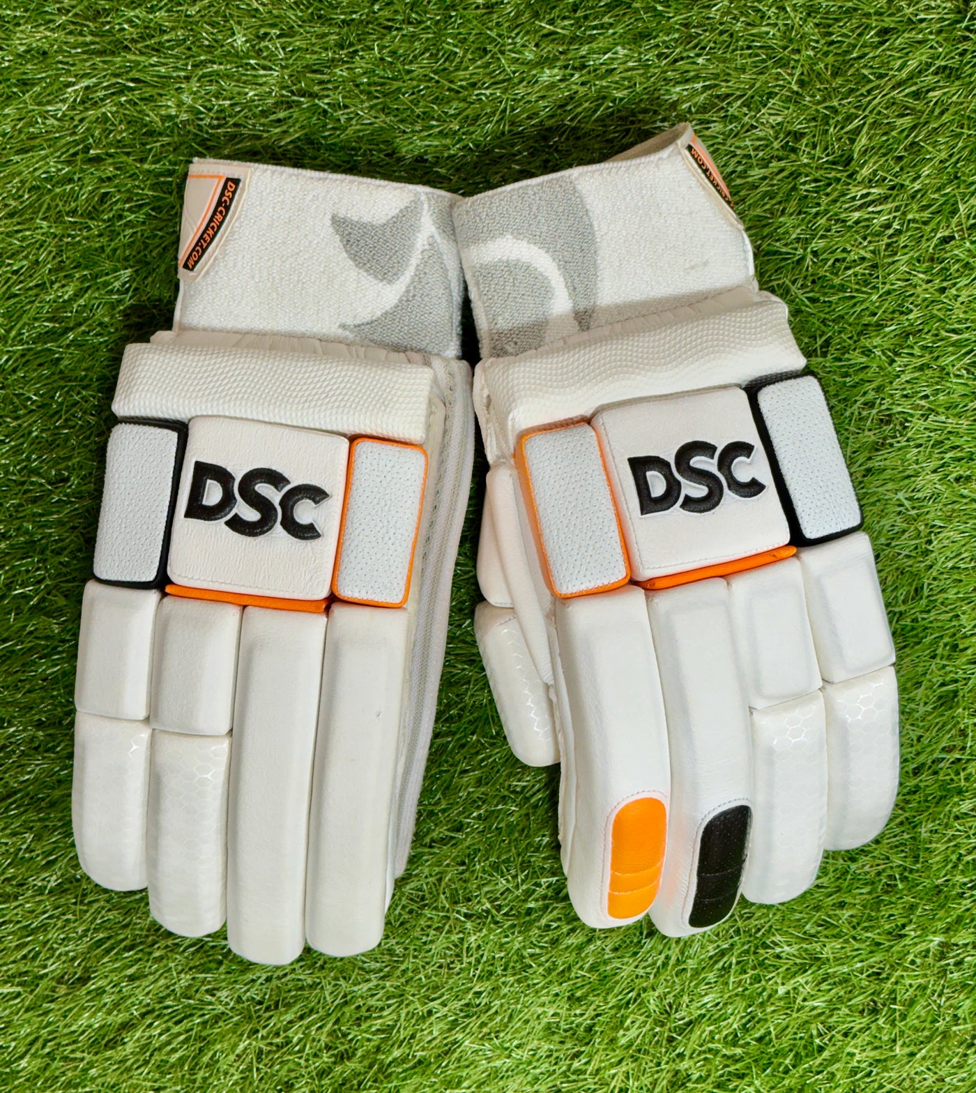DSC Krunch 5.0 Cricket Batting Gloves