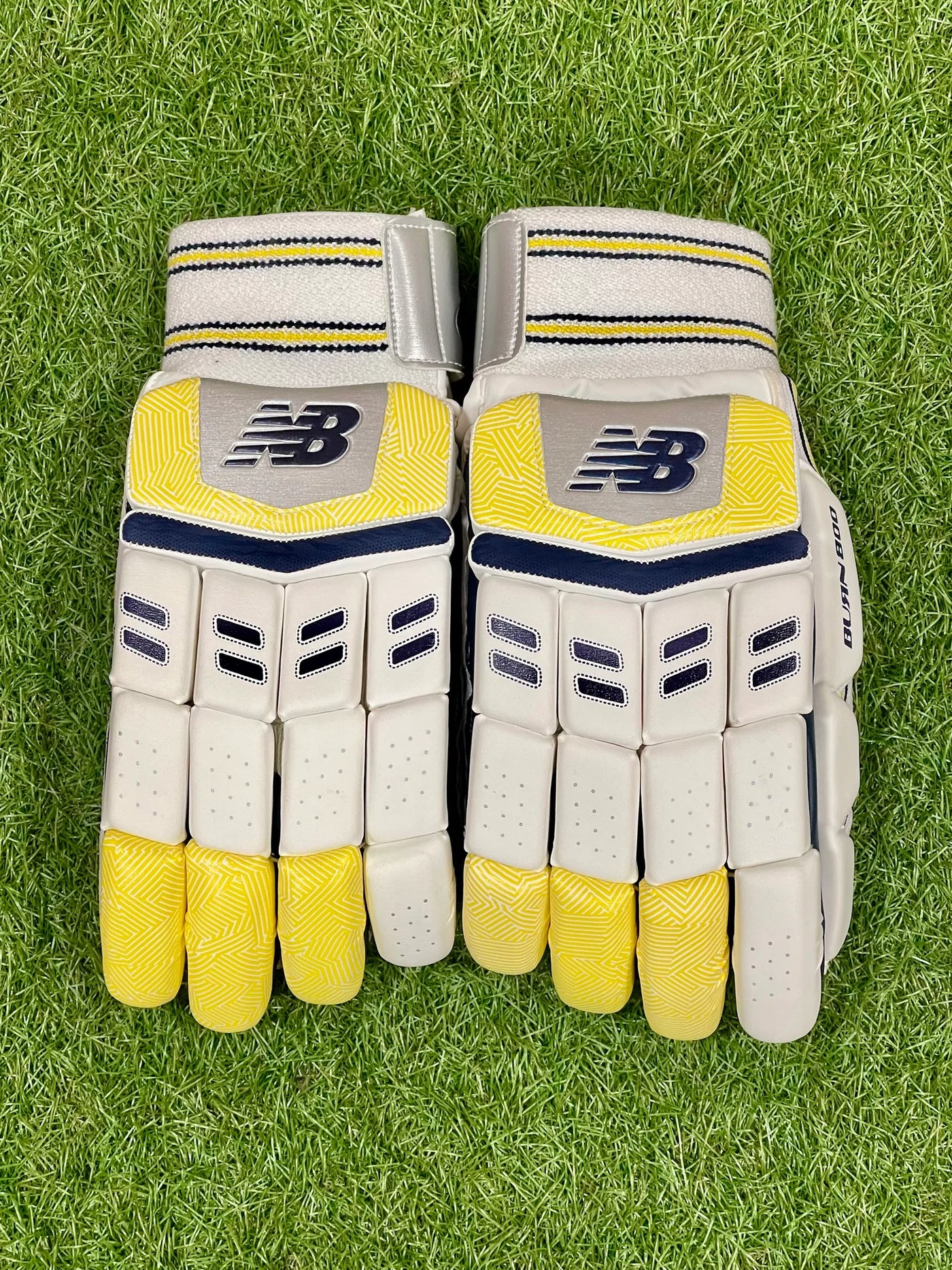 New Balance BURN 8i Cricket Batting Gloves