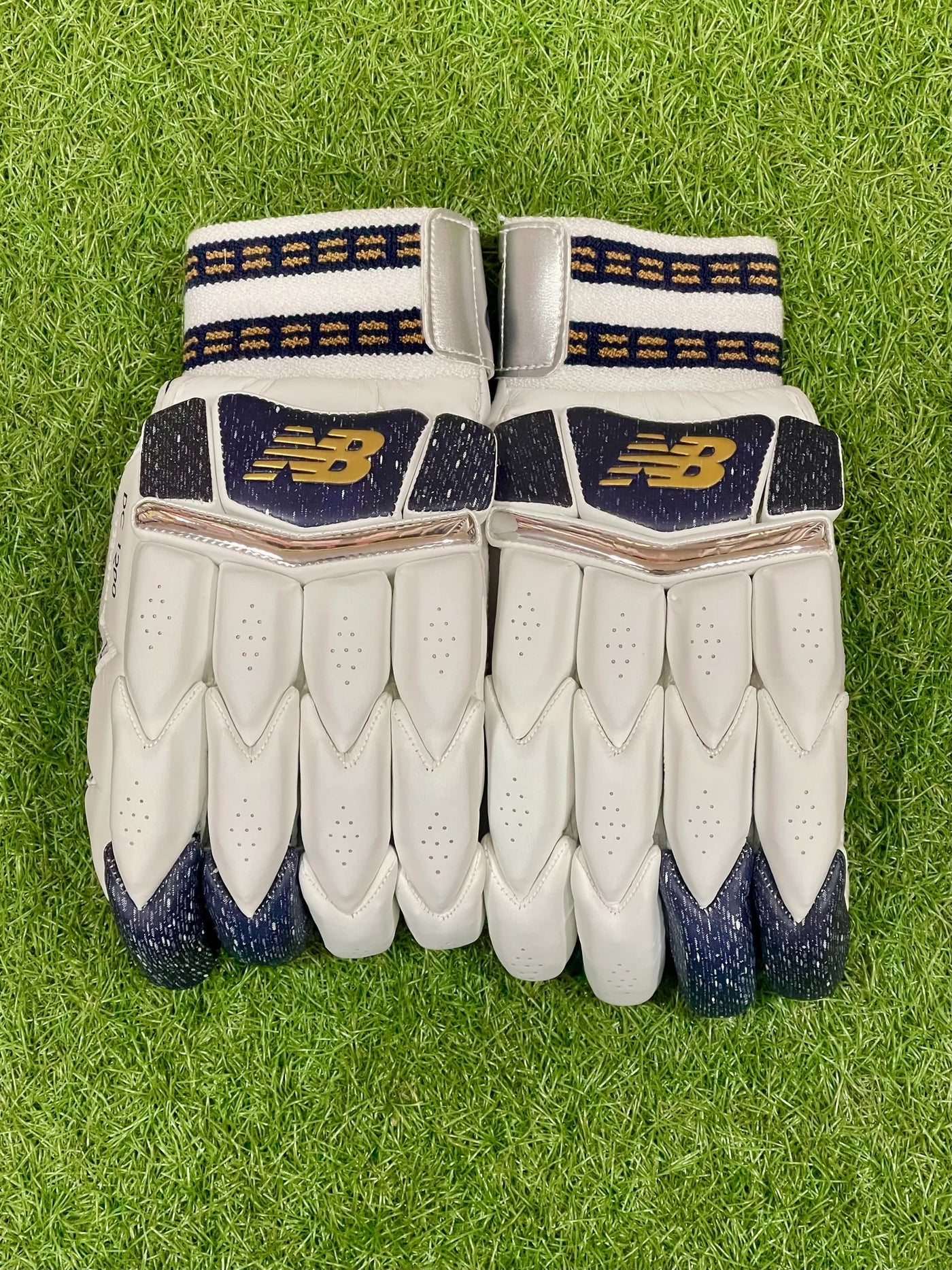 New Balance DC 12i Cricket Batting Gloves