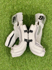 New Balance Heritage 10i Pro Cricket Batting Gloves - View 4