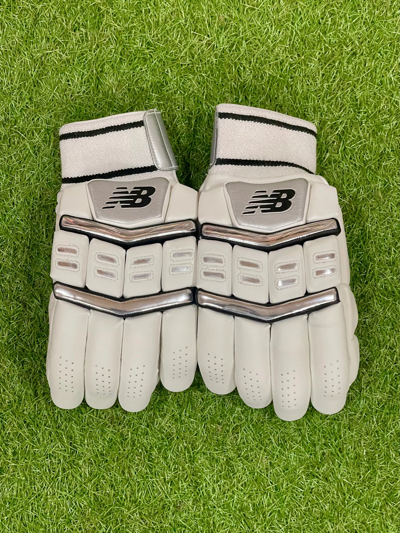 New Balance Heritage 10i Pro Cricket Batting Gloves