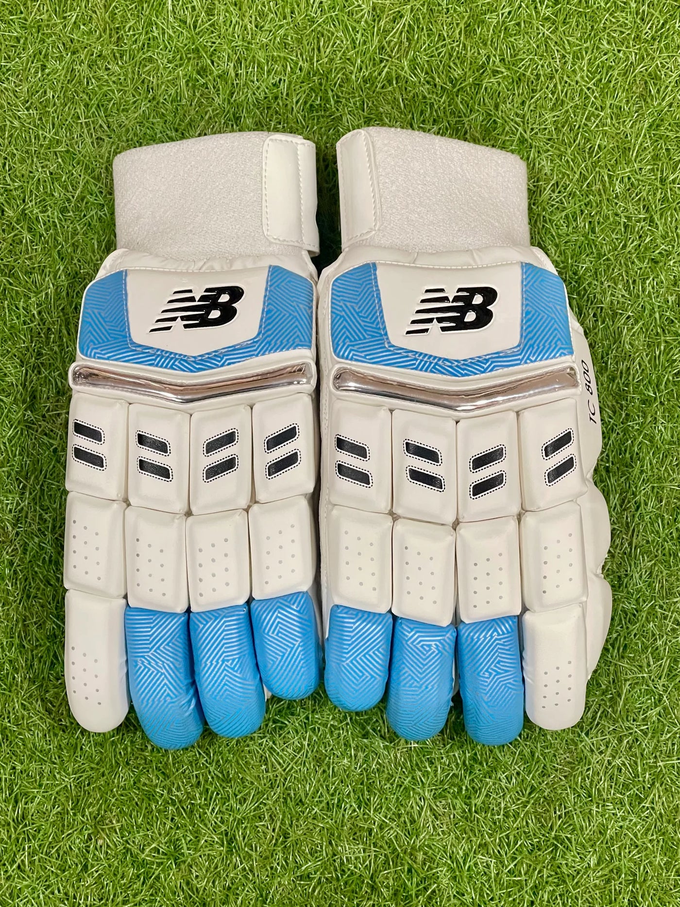 New Balance TC 8i Cricket Batting Gloves