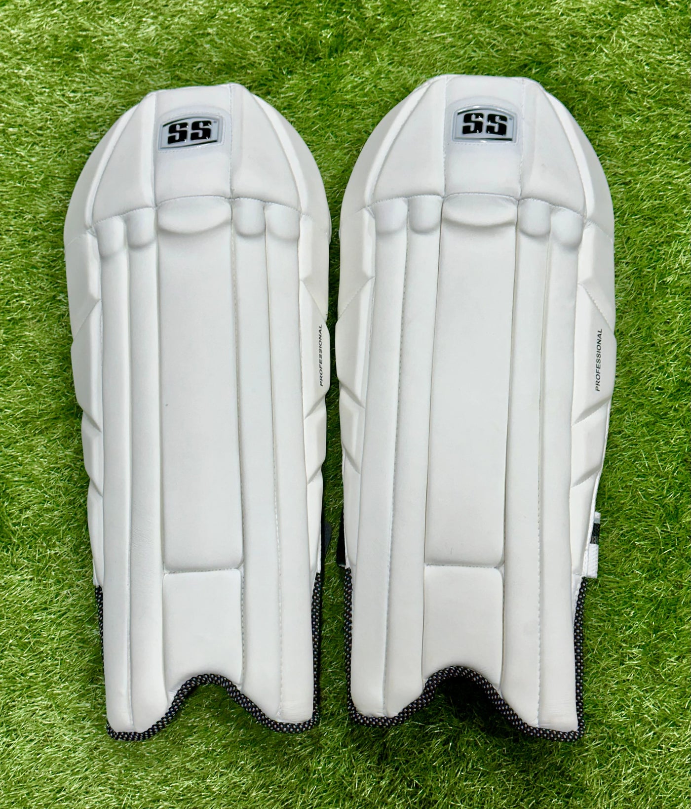 SS Professional Junior Wicket Keeping Pads - Youth