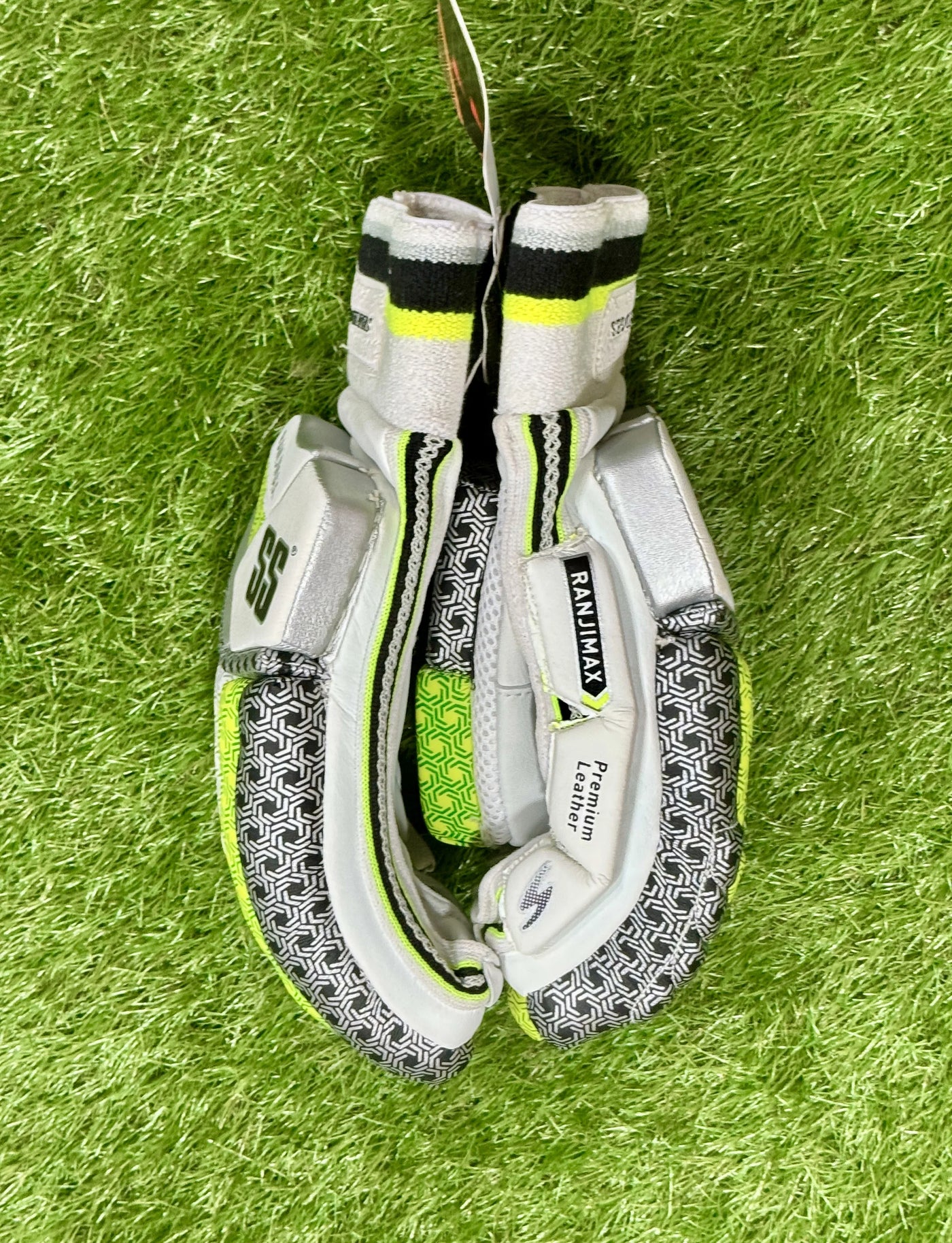 SS Ranjimax Junior Cricket Batting Gloves - Youth